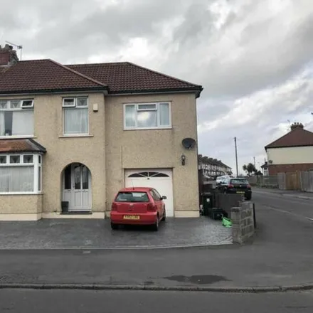 Rent this 7 bed house on 2 Third Avenue in Bristol, BS7 0RT