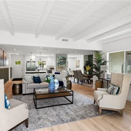 Image 9 - 16612 Cohasset Street, Los Angeles, CA 91406, USA - House for sale