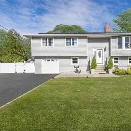 Rent this 5 bed house on 8 Westerly Court in Southampton, Hampton Bays