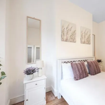Image 4 - 151 Seaford Road, London, W13 9HS, United Kingdom - House for rent