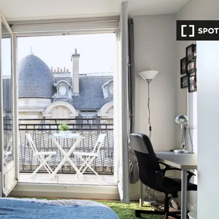 Rent this 4 bed room on 7 Rue du Bois de Boulogne in 75116 Paris, France