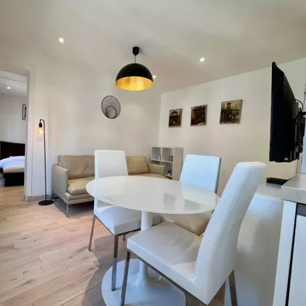Rent this 1 bed apartment on 100 bis Avenue Kléber in 75116 Paris, France