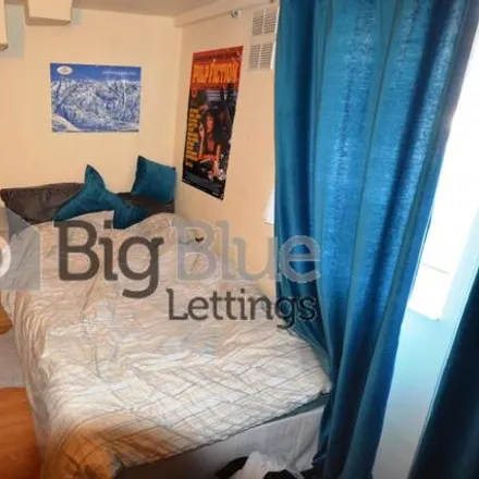 Image 4 - Back Manor Drive, Leeds, LS6 1GH, United Kingdom - Townhouse for rent