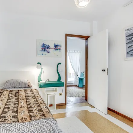 Rent this 2 bed duplex on Cascais e Estoril in Núcleo Urbano Histórico da Charneca, PT