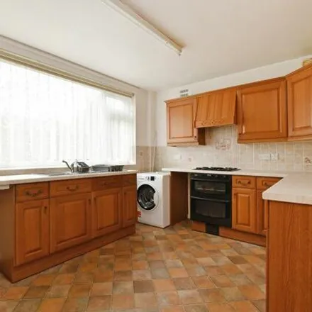 Image 6 - 11 Whirlowdale Crescent, Sheffield, S7 2NA, United Kingdom - House for sale