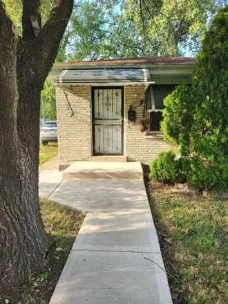 Buy this 5 bed house on 628 West 54th Place in Chicago, IL 60609
