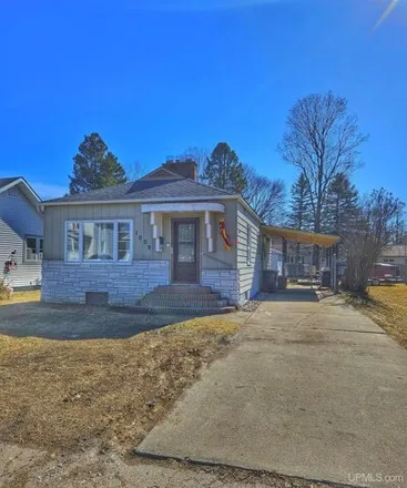 Buy this 2 bed house on 1067 West B Street in Iron Mountain, MI 49801