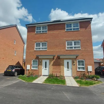 Rent this 4 bed house on 18 Lapwing Place in Coventry, CV4 8NE