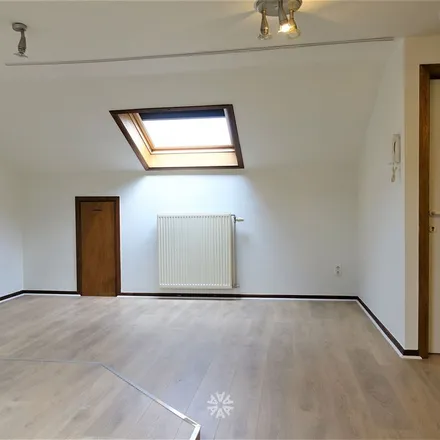 Rent this 1 bed apartment on Hippoliet Lippensplein 25 in 9000 Ghent, Belgium