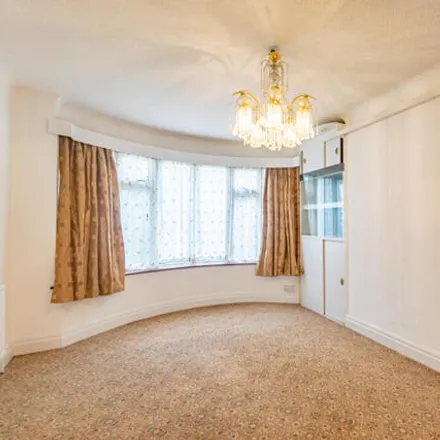Image 4 - The Willows, Leeds, LS17 6LB, United Kingdom - Duplex for sale