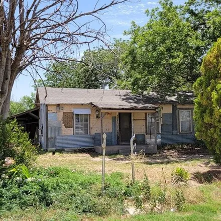 Buy this 3 bed house on 117 Mesquite Street in Roscoe, TX 79545