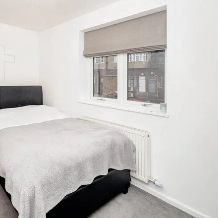 Image 2 - Graham Lodge, Graham Road, The Hyde, London, NW4 3DG, United Kingdom - Apartment for rent