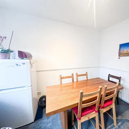 Image 3 - Hastings Avenue, London, IG6 1EH, United Kingdom - House for rent