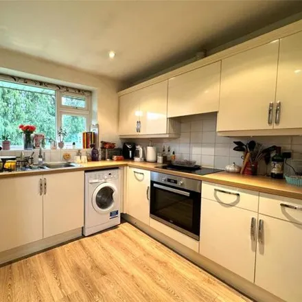 Image 3 - Oakfield Drive, Reigate, RH2 9NY, United Kingdom - Room for rent
