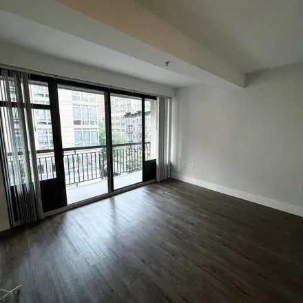 Image 4 - Middle School 114, 331 East 91st Street, New York, NY 10128, USA - Apartment for rent