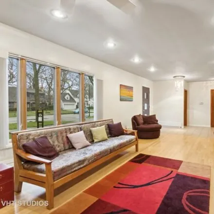 Image 3 - 6644 North Ponchartrain Boulevard, Chicago, IL 60646, USA - House for sale