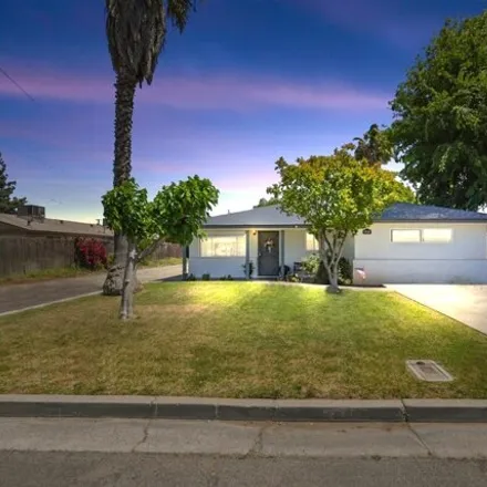 Buy this 3 bed house on 385 West Dunham Street in Madera, CA 93637