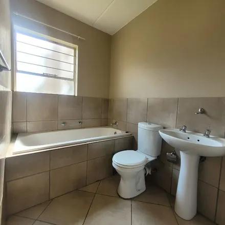 Image 5 - Water Boatman Street, Ekurhuleni Ward 53, Gauteng, 1454, South Africa - Apartment for rent