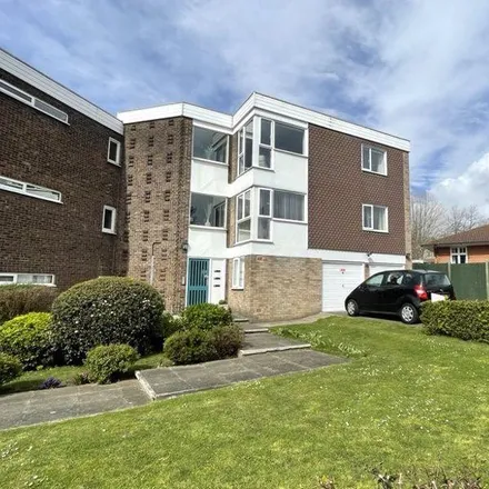 Rent this 2 bed apartment on Fountain Café in Shorefield Road, Southend-on-Sea