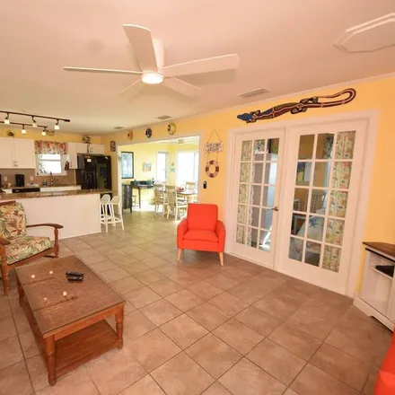 Rent this 3 bed house on George St in Quincy, FL