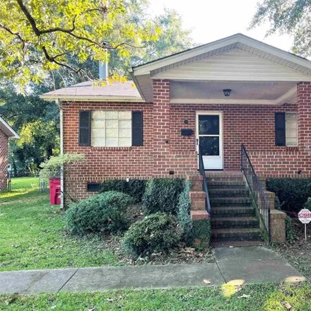 Rent this 3 bed house on 178 Holmes Avenue in Vineville, Macon