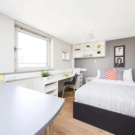 Rent this studio apartment on East Central House in 115 Lever Street, London