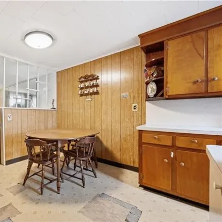 Image 5 - 1965 East 28th Street, New York, NY 11229, USA - House for sale
