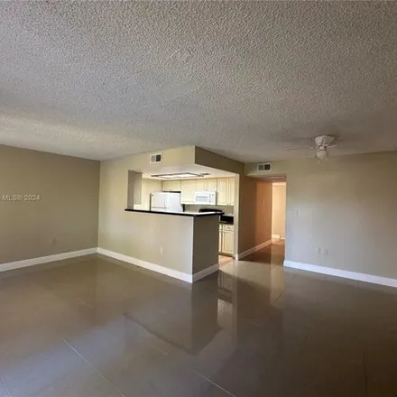 Image 4 - 3201 Coral Lake Drive, Coral Springs, FL 33065, USA - Apartment for rent