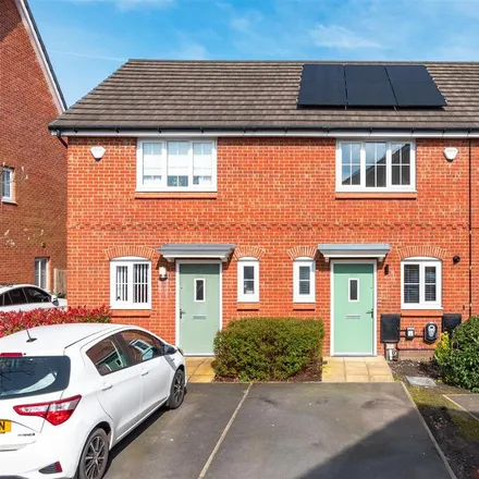 Rent this 2 bed townhouse on South Chadderton in Rose Street, Chadderton