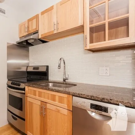 Rent this 1 bed condo on 445 West Wellington Avenue