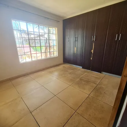 Image 2 - Regina Road, Raisethorpe, Pietermaritzburg, South Africa - Apartment for rent