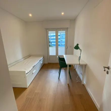 Rent this 5 bed apartment on Av Infante D Henrique (Quartel) in Avenida Infante Dom Henrique, 2780-117 Oeiras