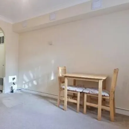Image 4 - Chandler's Ford Care Home, Greenways, Chandler's Ford, SO53 2LE, United Kingdom - Apartment for sale
