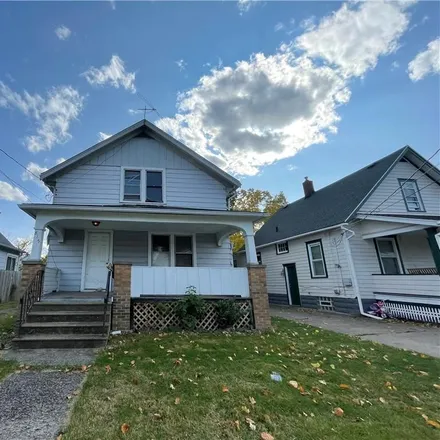 Buy this 3 bed house on 815 West 20th Street in Lorain, OH 44052