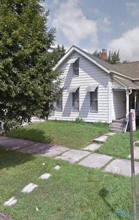 Buy this 2 bed house on 613 Stebbins Street in Toledo, OH 43609