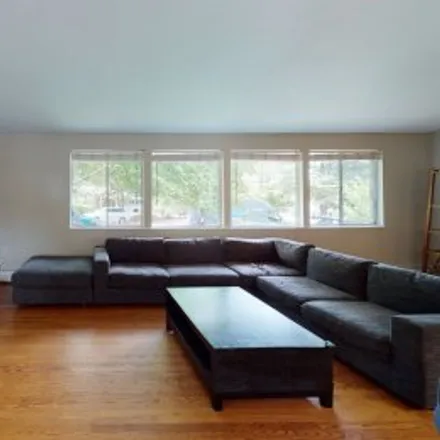 Buy this 5 bed apartment on 13 Beaver Point Park