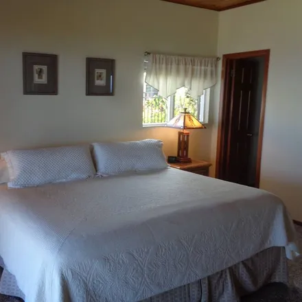 Rent this 3 bed house on Kealakekua in HI, 96750