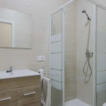 Rent this 2 bed apartment on Madrid in Etiqueta Negra, Calle de Gandía