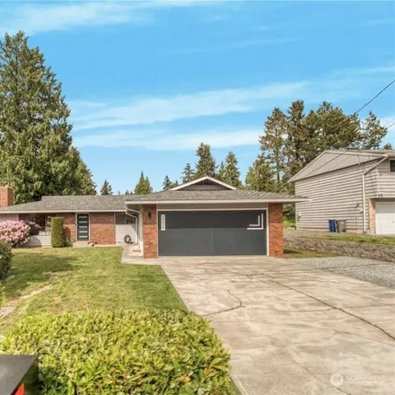 Buy this 3 bed house on 14050 Jefferson Way in Snohomish County, WA 98087
