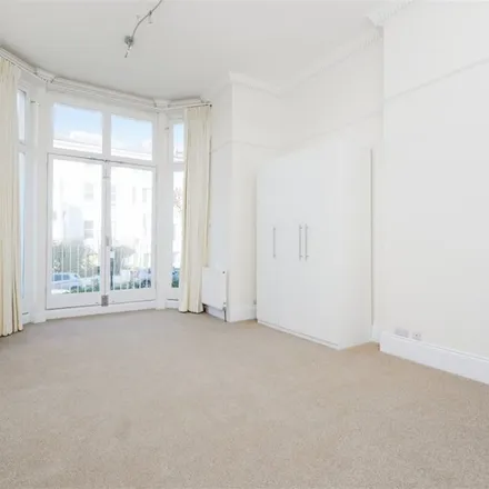 Image 5 - 12 Belsize Grove, London, NW3 4JP, United Kingdom - Apartment for rent