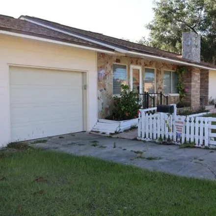 Buy this 2 bed house on 621 North Highland Street in Mount Dora, FL 32757