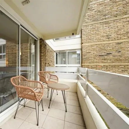 Image 6 - March Court, Warwick Drive, London, SW15 6LB, United Kingdom - Apartment for sale