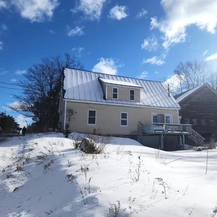 Image 3 - 233 Maple Street, Newport, NH 03773, USA - House for sale