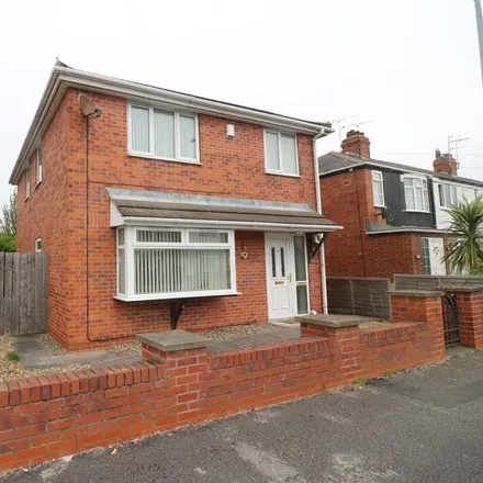 Rent this 3 bed house on Louis Drive in Hull, HU5 5PA