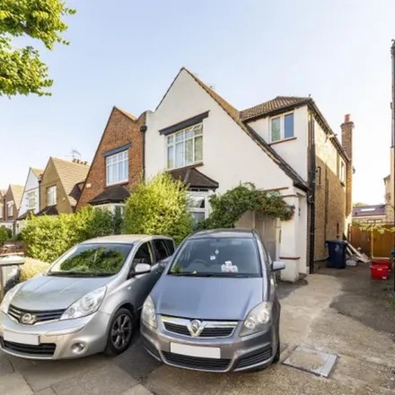 Rent this 3 bed duplex on Meadvale Road in London, W5 1LU