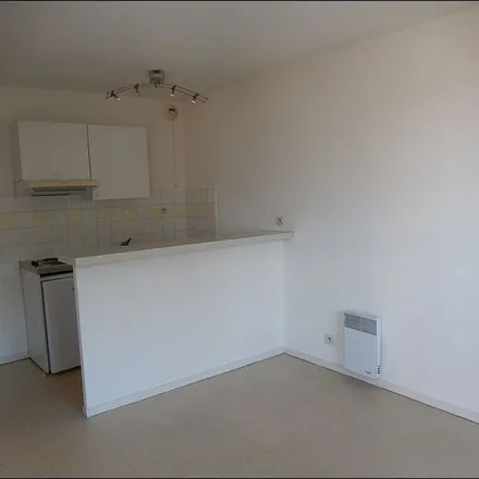 Rent this 2 bed apartment on 60 Rue de Cugnaux in 31300 Toulouse, France