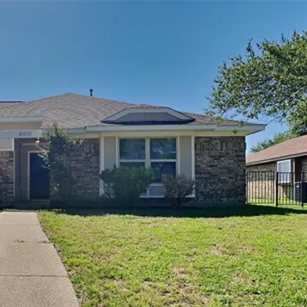 Buy this 3 bed house on 4046 Highmeadow Drive in Rowlett, TX 75088