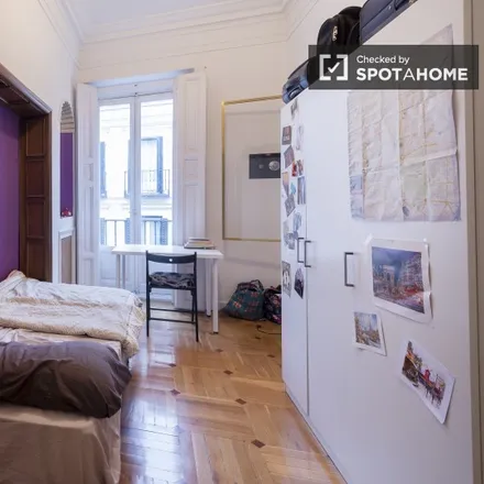 Rent this 7 bed room on Madrid in Aparcabicis Metro Ópera, Plaza de Isabel II