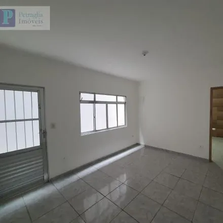 Rent this 2 bed house on Avenida Sumaré in Taboão, Guarulhos - SP
