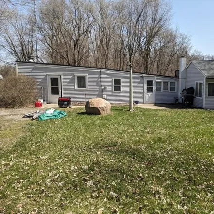 Buy this 3 bed house on 2999 South Michigan Road in Eaton Rapids, Eaton Rapids Township